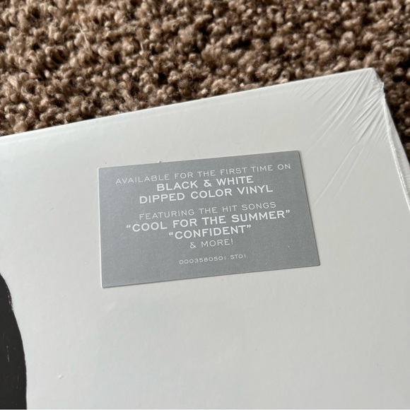 NEW Demi Lovato Confident Vinyl - Picture 3 of 5